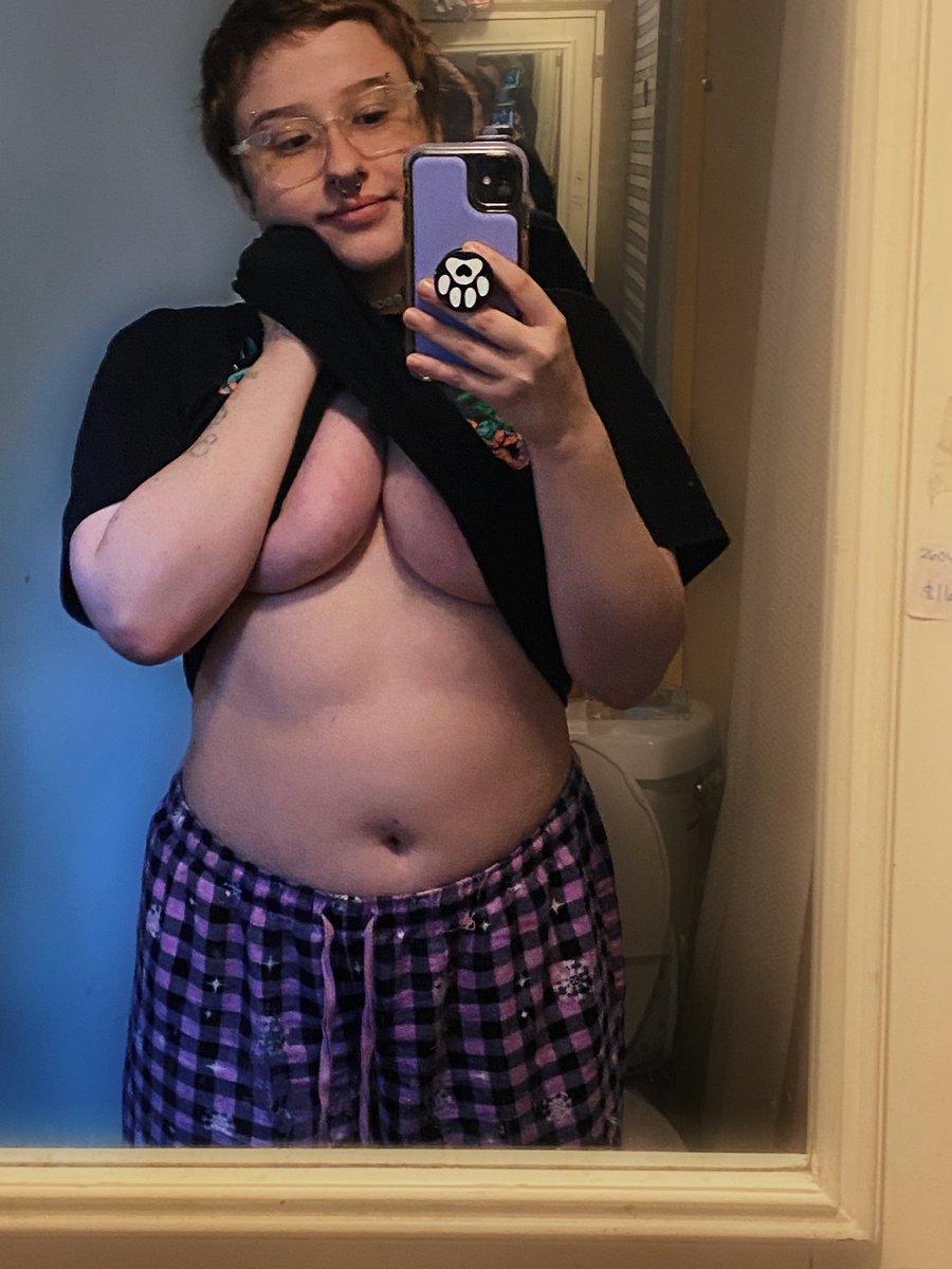 NapalmBunny's tweet photo. Hiii :)) My names Annika! My OF username is NapalmBunny💥🐰
~Content creator &amp; seller 🎬 
~20 y/o stoner girl🍃
~Big tiddy alt girl 🍒
~Solo and Duo content 🤼‍♀️
~Active almost every day! ☺️
-🔃 REPOST FOR REPOST 🔃
-I do SFS too 💗 https://t.co/L6sFuQIQ1m
