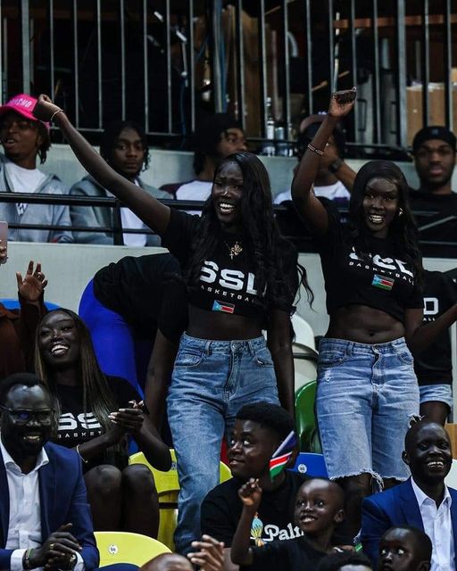 AfricaFactsZone's tweet photo. South Sudanese fans supporting their country's Basketball Team. https://t.co/YC1tb7giAW