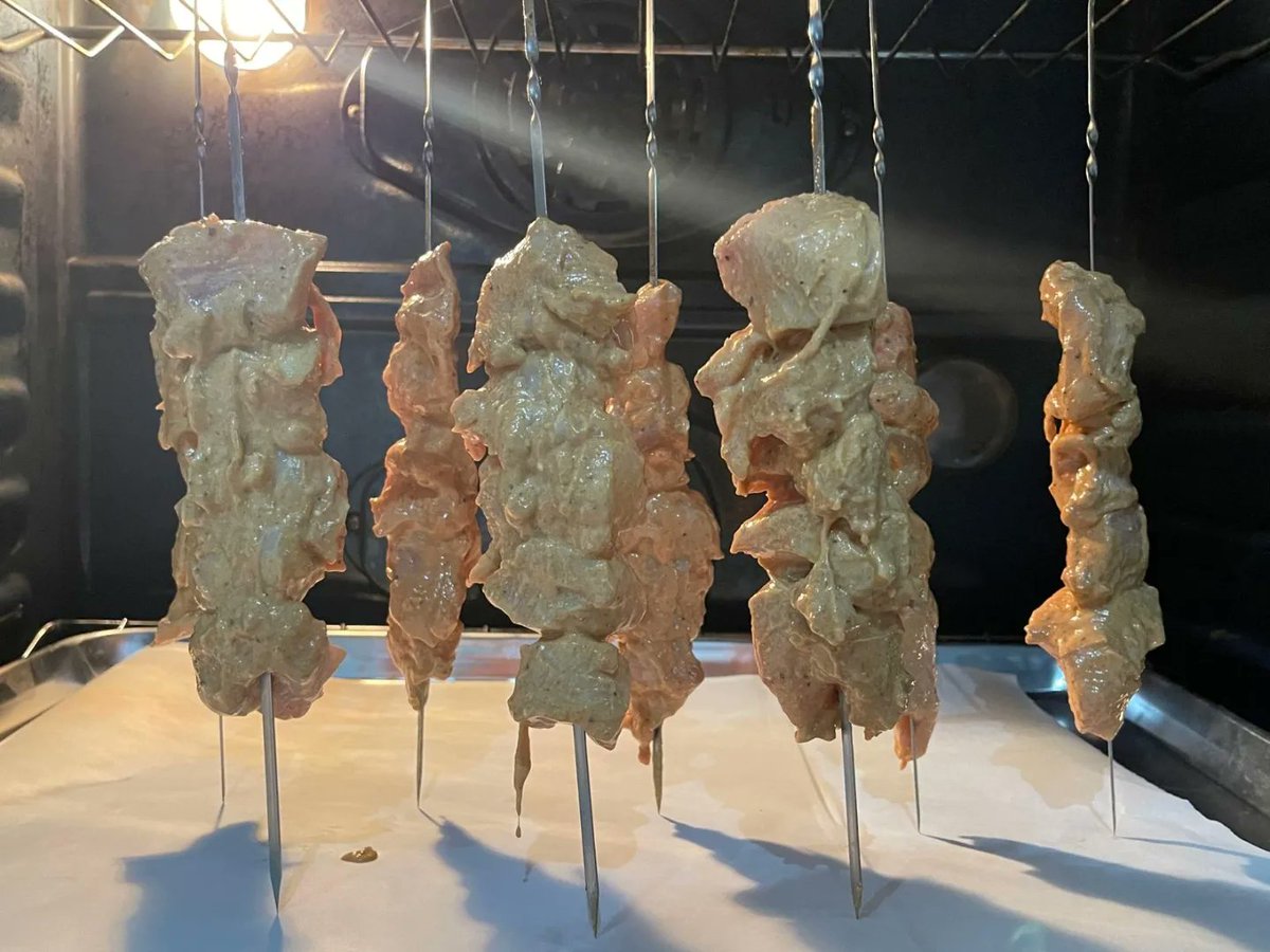 ChefAnoush's tweet image. youtu.be/zCgRR5V-Kpg
Shish Tawook & Garlic Sauce - An EASY Middle Eastern Meal to Make at Home on Chef Anoosh's Way 😍😋