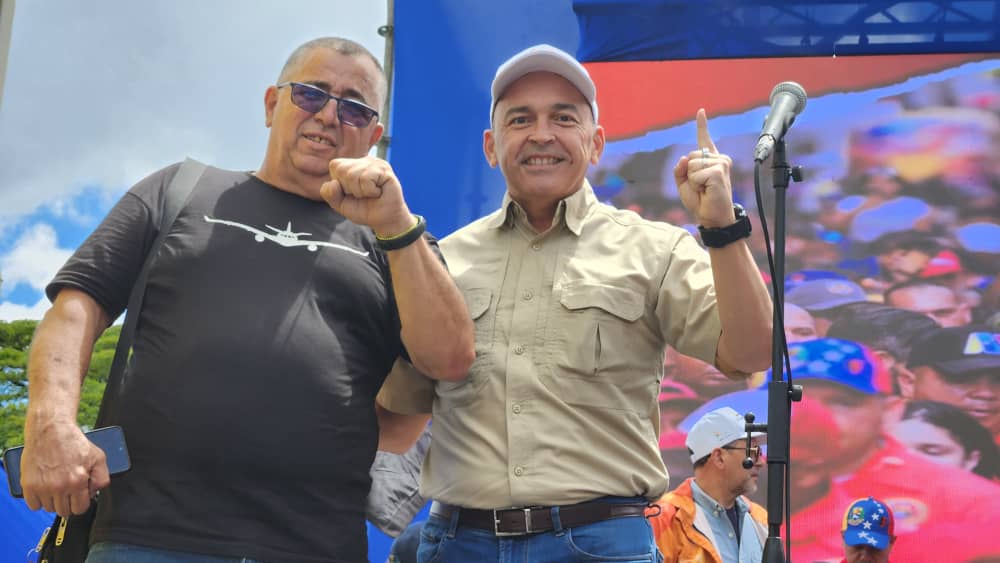 torrealbaf's tweet photo. #31Jul || Aquí está la Clase Obrera venezolana concentrada en la #Cantv,  para ir rumbo al Palacio de Miraflores para respaldar la victoria electoral de nuestro Compañero Bolivariano Trabajador y Presidente Electo por el pueblo @NicolasMaduro 
#VenezuelaEsPaz https://t.co/t8gSVingil