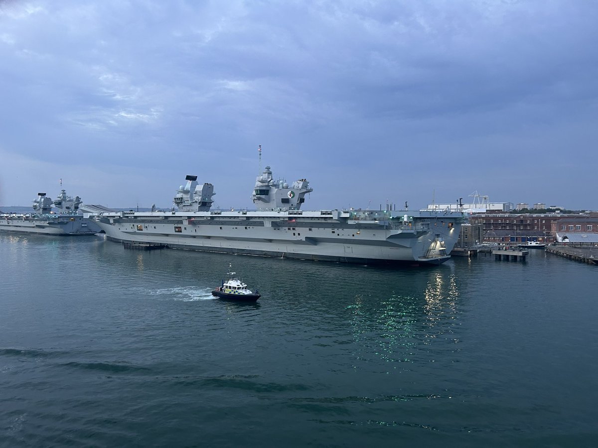 Impressive sight greeting our return to #Portsmouth <a href="/HMSQNLZ/">HMS Queen Elizabeth</a>