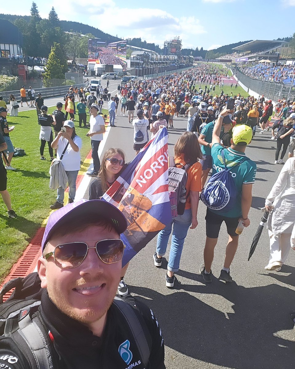 leannelong_'s tweet photo. Representing the UK and our favourite driver this weekend😍🧡.
@SpaGrandPrix @LandoNorris @McLarenF1 https://t.co/zLWdapP7za