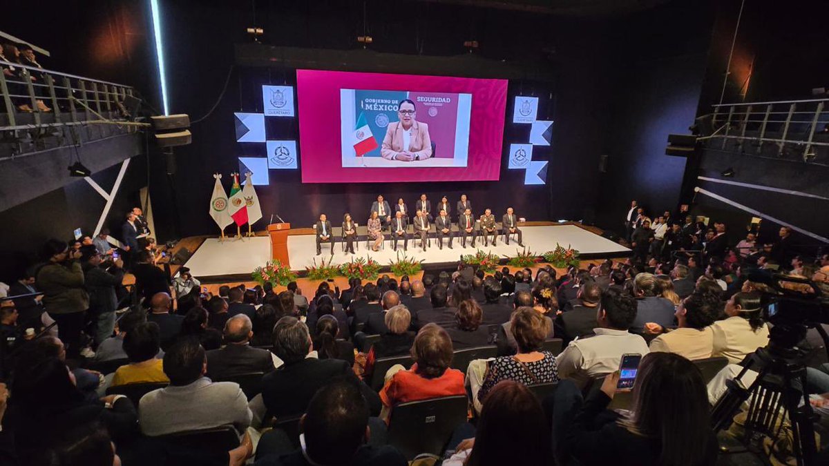 Agradecemos a participantes en la XXIX Asamblea Plenaria de la Conferencia Nacional del Sistema Penitenciario y al gobernador de #Querétaro, <a href="/makugo/">Mauricio Kuri</a>, su anfitrionía. Trabajamos para consolidar una política penitenciaria honesta y respetuosa de los derechos humanos. <a href="/lopezobrador_/">Andrés Manuel</a>
