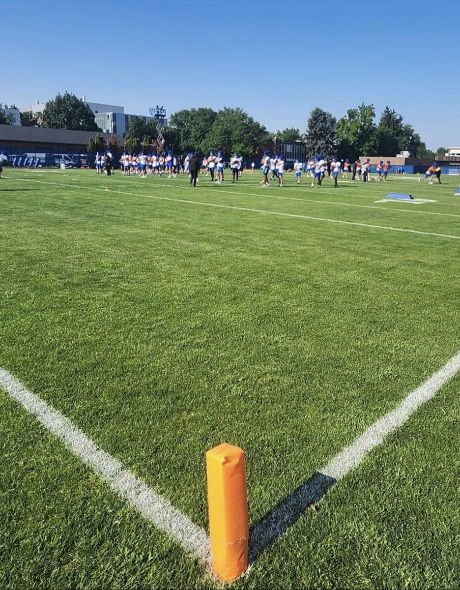 traviserose11's tweet image. BSU football getting going for the season. Turf grass field is ready for the preseason. Looking great gents despite  all these triple digit temps. Ryegrass in the PNW doing its best. #simplotturf #performancepack #bsufootball #gobroncos #bleedblue