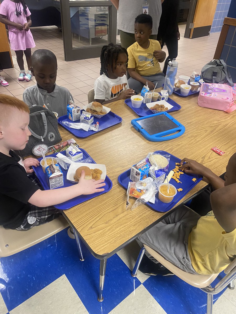 CyndyWebb00's tweet photo. First day was a success in @CarlaSpenc3470  class. It was a great day!! @MrsWey10 @DrLindaWatkins https://t.co/1IYmH9FS9U