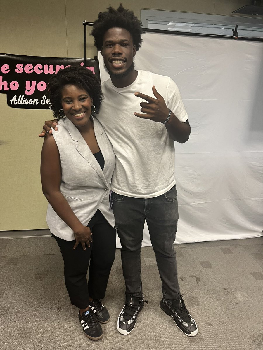 MakaioKeels's tweet image. Thank you so much @CMCHenderson @chenderson for the amazing Q&A & conversation with @DCDPR Deanwood Broadcast program. We appreciate you for stopping by when u didn’t have to Thank you again❤️💯