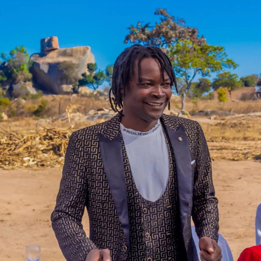 Jestina Mukoko (@jesmunga) on Twitter photo Why were they ejected from the plane? What have they done? Release them unconditionally #NamataiKwekweza #RobertChere
#SamuelGwenzi
#VusumuziMoyo
<a href="/zhrc365/">Zimbabwe Human Rights Commission</a> Why were they ejected from the plane? What have they done? Release them unconditionally #NamataiKwekweza #RobertChere
#SamuelGwenzi
#VusumuziMoyo
<a href="/zhrc365/">Zimbabwe Human Rights Commission</a>