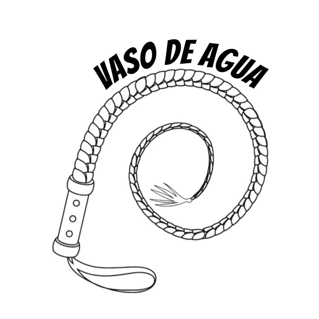 JoseElSalv's tweet photo. @carloselsalvad Dijo “periodista” no chayoteras como vos!!🤷🏻♂️
Y cómo te quedó el latigazo #VasoDeAgua!! 😂😂😂 https://t.co/rOW3Yxlcds