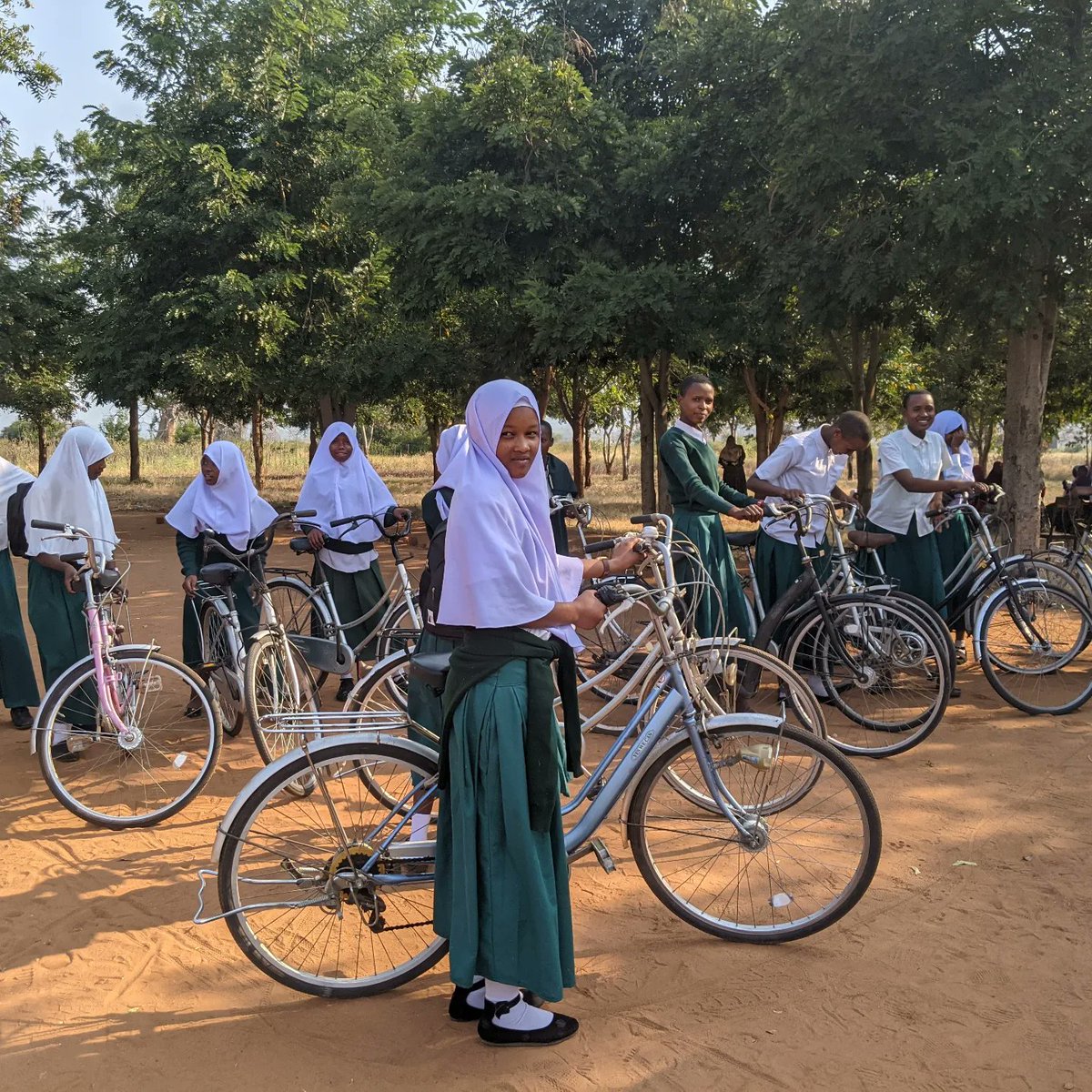 Thanks to @mundo_cooperante , girls at Itaswi Secondary School in rural Kondoa District now have bicycles to shorten their long journey to school, helping them stay in school and avoid early marriage. 📚🌟
#theRighttobeaGirl
#Keepinggirlsinschool

<a href="/AveryDennison/">Avery Dennison</a>
<a href="/GirlsNotBrides/">Girls Not Brides</a>