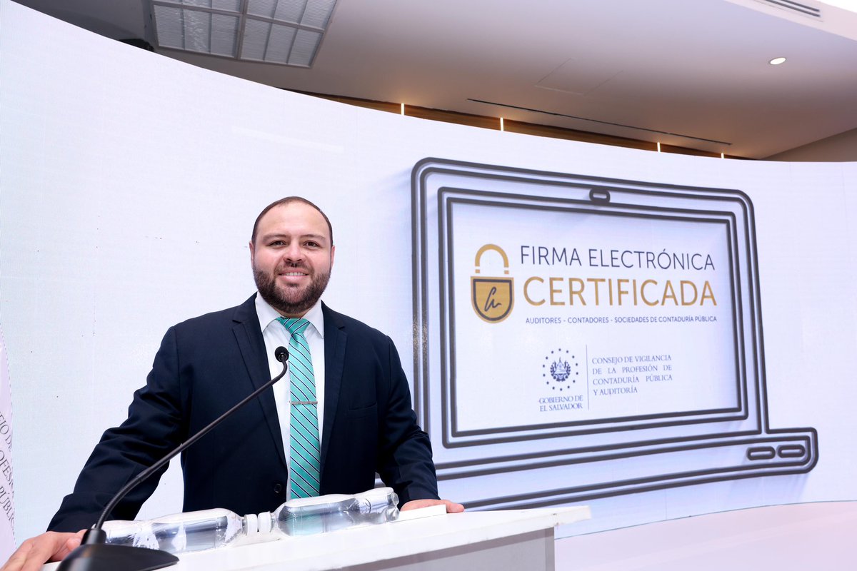 EconomiaSV's tweet photo. Continuamos trabajando en la transformación digital de El Salvador. 🇸🇻 

Hoy, el Consejo de Vigilancia de la Profesión de la Contaduría Pública y Auditoría (CVPCPA) lanza el uso de #FirmaElectrónica para los profesionales de la Contaduría Pública y Auditores. https://t.co/gNCt8aWUDo