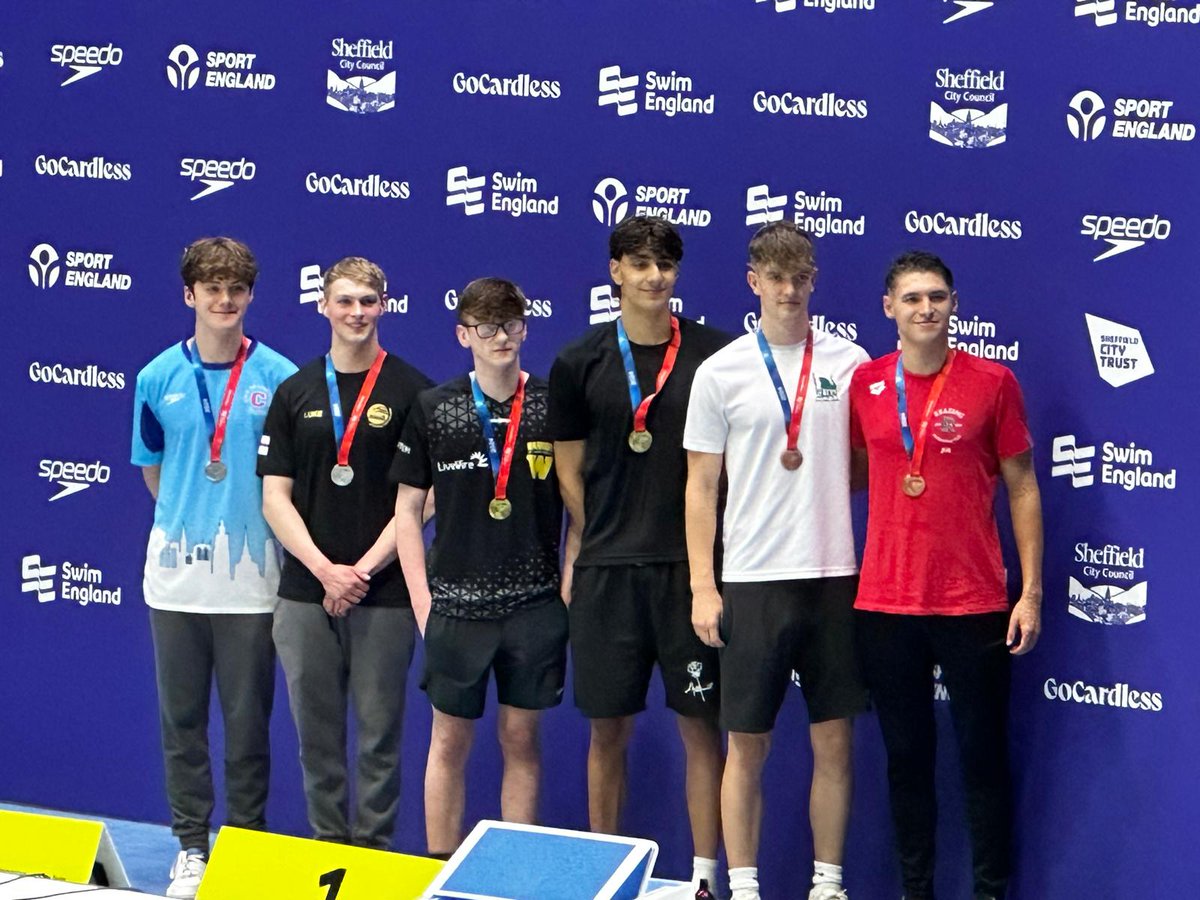 It's Gold for Can in the 200mBrs at #SESummermeet
Sub 2:20 for the first time, 2:19:61,  huge PB.
Ellen finished 5th with a seasons best, many congratulations <a href="/AVSCswimming/">AVSCswimming</a>