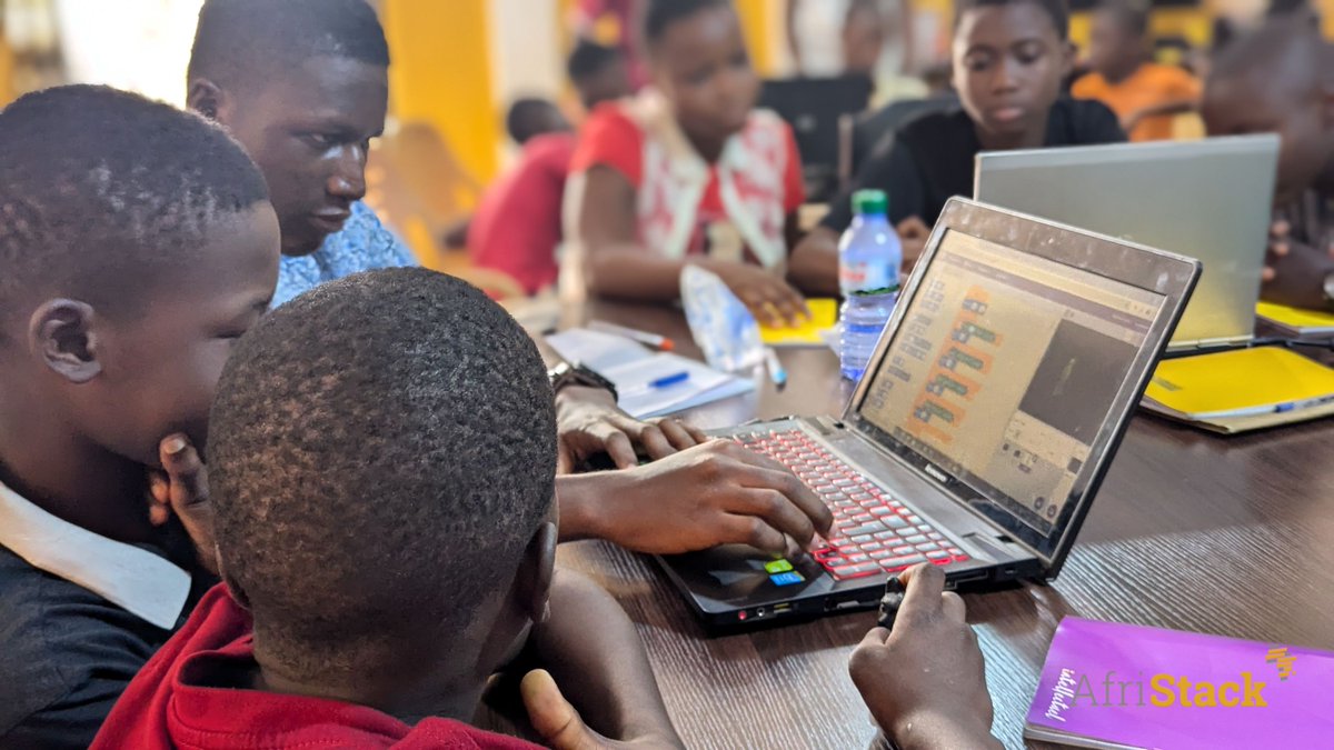 afristack's tweet image. #AfriStack #Tech4kids - #Useful_Holidays 2024
La semaine passée, nos jeunes talents ont exploré la création de jeux vidéo avec #Scratch, les bases d' #Arduino et ont brillamment programmé leurs premiers feux tricolores.

#ImpactAfrica #STEMEducation #Togo #iot #IA #electronic