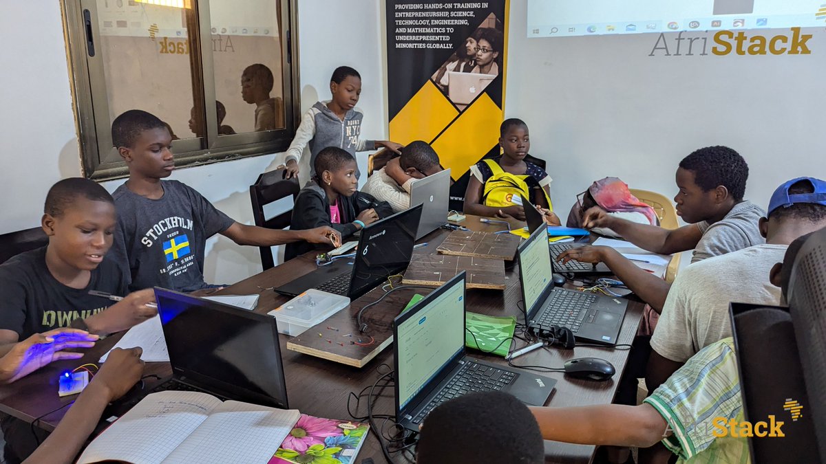 afristack's tweet image. #AfriStack #Tech4kids - #Useful_Holidays 2024
La semaine passée, nos jeunes talents ont exploré la création de jeux vidéo avec #Scratch, les bases d' #Arduino et ont brillamment programmé leurs premiers feux tricolores.

#ImpactAfrica #STEMEducation #Togo #iot #IA #electronic