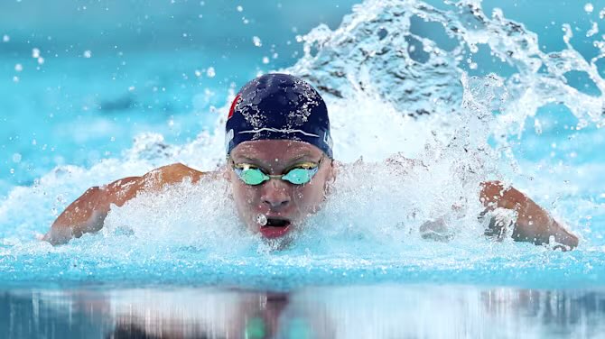🥇🥇🥇 🇫🇷 HIS-TO-RIQUE ! LÉON MARCHAND, le ROI des OCÉANS, devient CHAMPION OLYMPIQUE pour la 3ᵉ fois lors de ces JO de #Paris2024. LA FRANCE PASSE également 1ÈRE au classement des médailles ! 

#AlerteMédaille #LaboratoireMbappé #GOLD