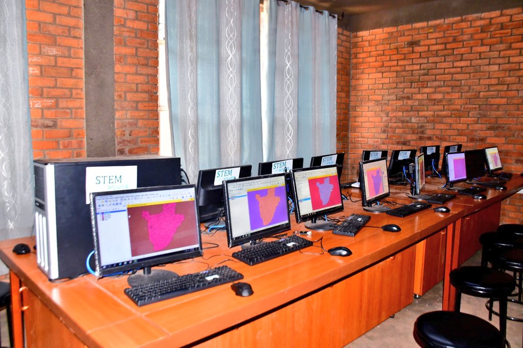Gitega's tweet photo. #Burundi Dans son allocution , le représentant régional de #STEM_POWER ,Serukiza Espoir a indiqué que le centre #STEM_UPG inauguré est un investissement dans l'avenir des étudiants et dans l'avancement de la recherche et de l'innovation. https://t.co/pTAeRlQcgl