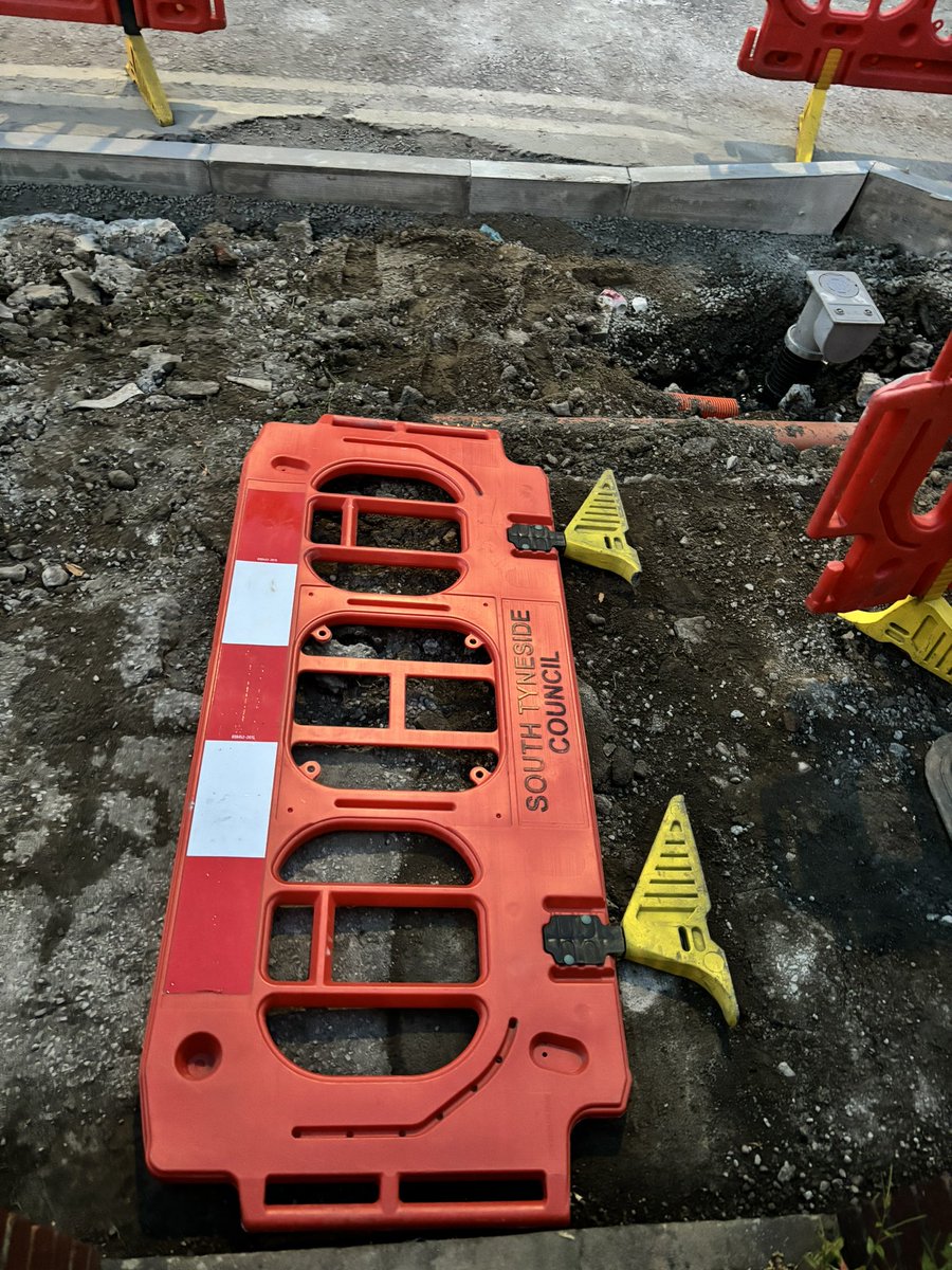 davidb5294's tweet photo. Do you think this is an appropriate way to leave the entrance to someone’s home? A disgrace and complaint will be going in tomorrow https://t.co/XlTOzxBoNt