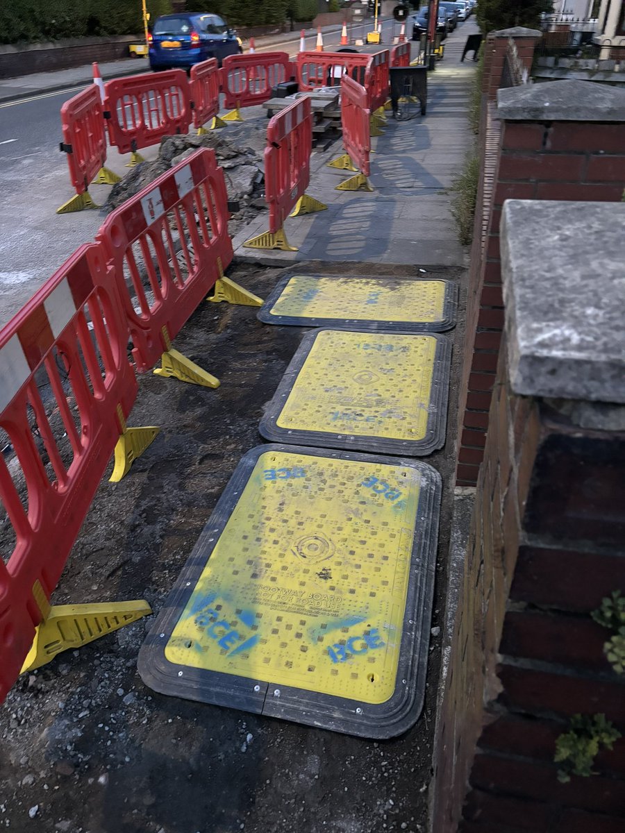 davidb5294's tweet photo. Do you think this is an appropriate way to leave the entrance to someone’s home? A disgrace and complaint will be going in tomorrow https://t.co/XlTOzxBoNt