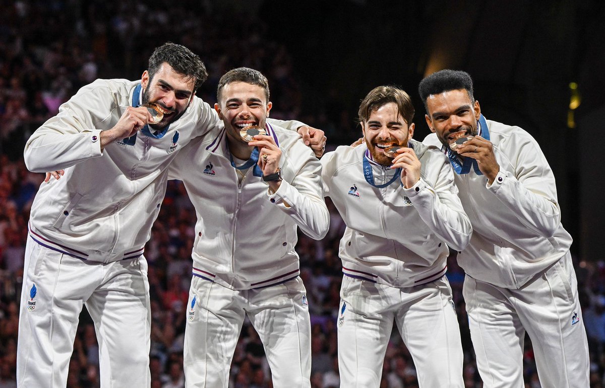 ffescrime's tweet photo. MÉDAILLE DE BRONZE OLYMPIQUE 🤩🥉

Les sabreurs Maxime Pianfetti, Boladé Apithy, Sébastien Patrice et Jean-Philippe Patrice décrochent la 6ème médaille française avec le bronze par équipes.

Bravo ! 🫶

Lire l'article ➡https://t.co/SmK6CiDeM3 https://t.co/jeXaSXxhTT