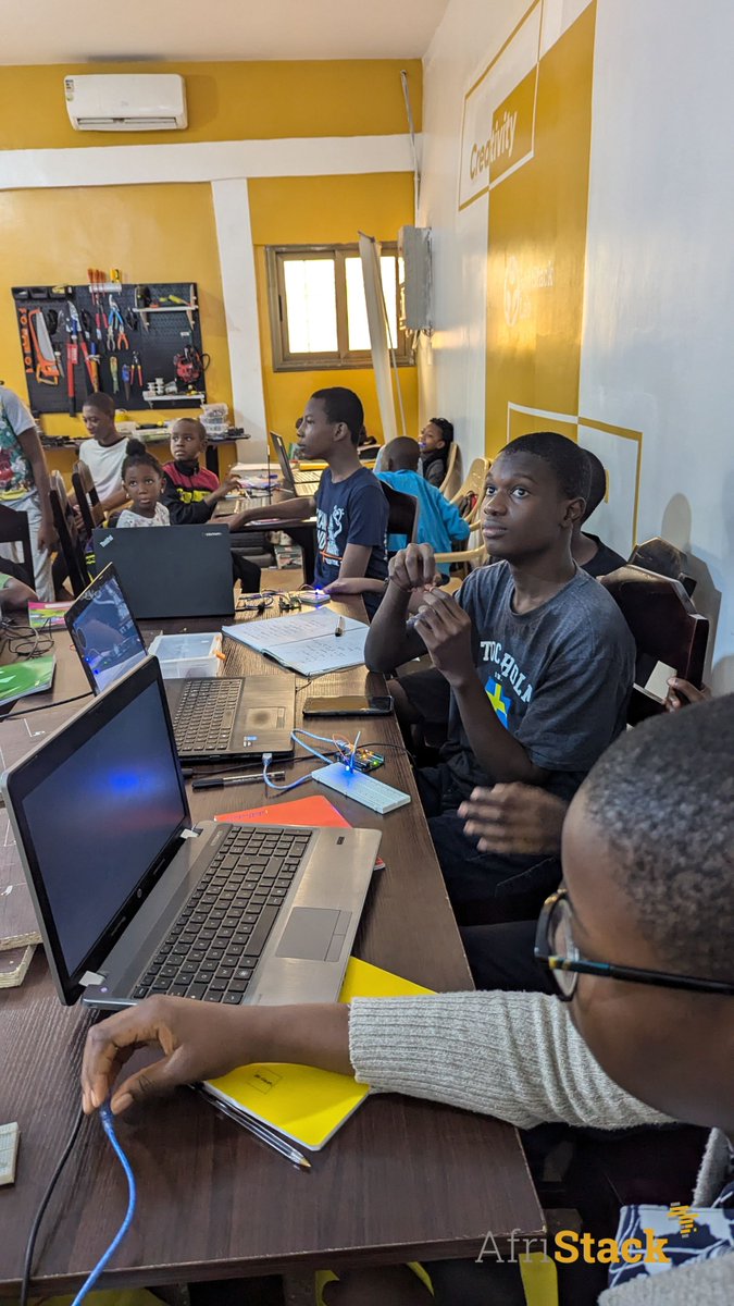 afristack's tweet image. #AfriStack #Tech4kids - #Useful_Holidays 2024
La semaine passée, nos jeunes talents ont exploré la création de jeux vidéo avec #Scratch, les bases d' #Arduino et ont brillamment programmé leurs premiers feux tricolores.

#ImpactAfrica #STEMEducation #Togo #iot #IA #electronic