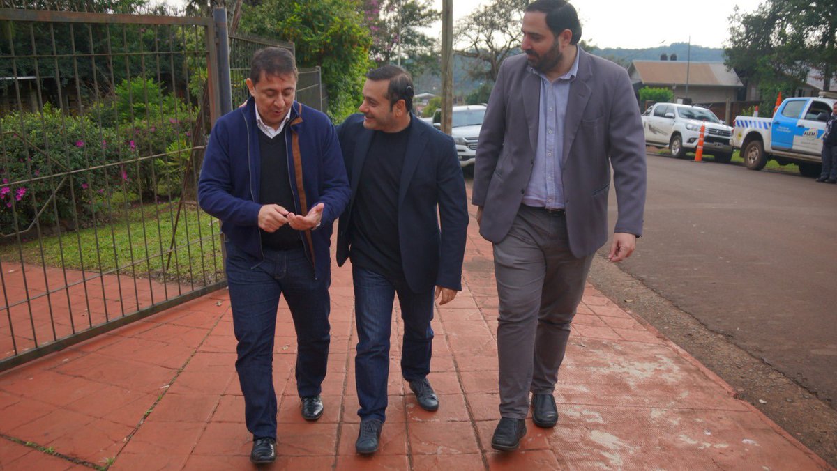 herrerayflia's tweet photo. En Leandro N. Alem dimos inicio a las actividades del lema del año: "Digitalización e Inteligencia Artificial 🤖". Comenzamos con un conversatorio enriquecedor junto a los intendentes. @MatiasSebely @PabloHassan9  @celia_smiak @HelardFeltan 
#Innovación #Tecnología #IA https://t.co/cgPNHM655D
