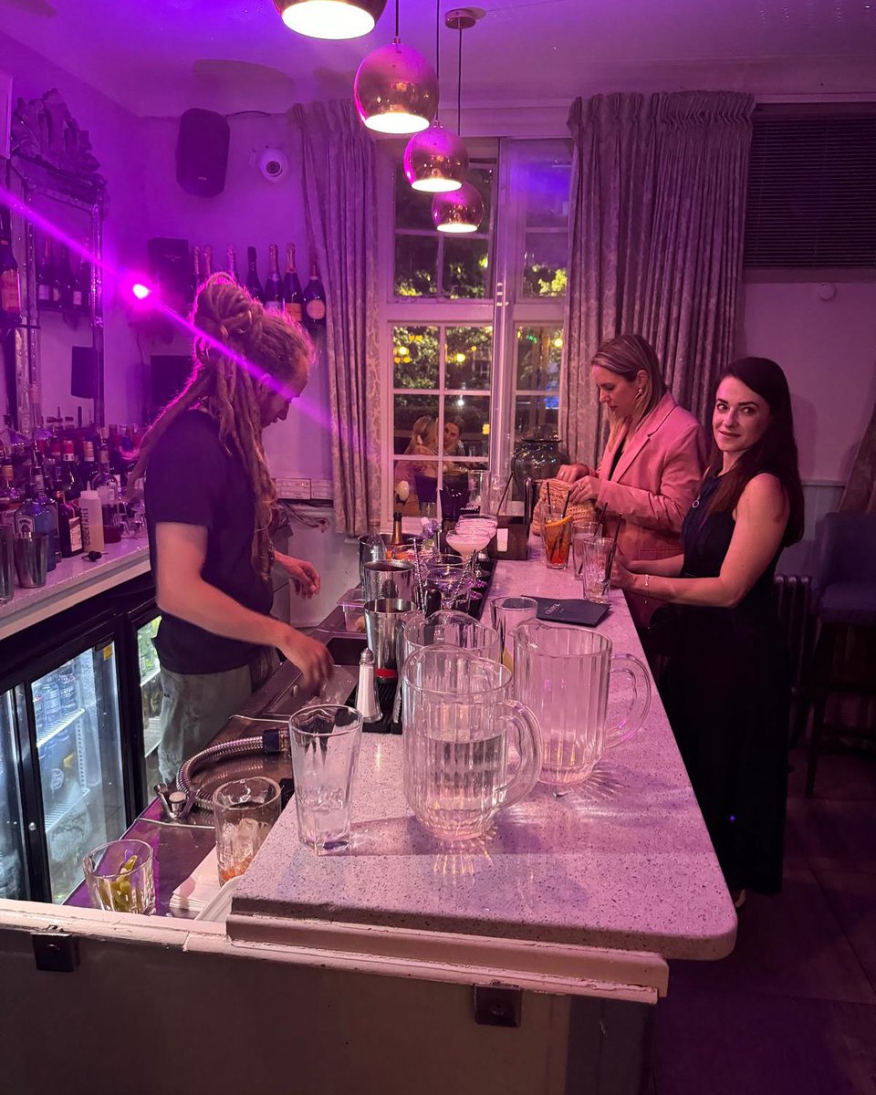 The_Chapel_Bar's tweet image. Celebrate with us! 🎉🎂

Looking for a venue? Look no further, get in touch with us today and a friendly member of staff will be able to help.
.
.
.
.
#londonbars #islingtonbars #kingscross 
#privatehirevenue #dancefloor #corporateevents #corporatevenue #london #londonvenue