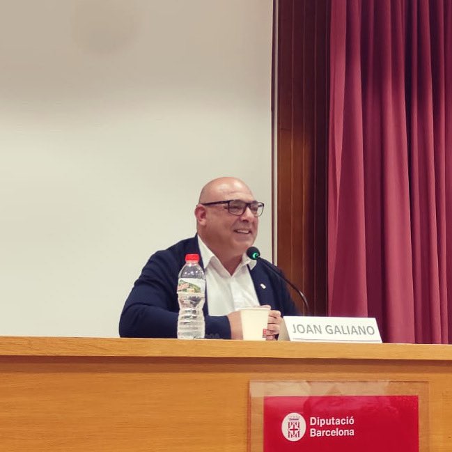 ercdiba's tweet photo. 👤 El diputat @JJGaliano73 ha signat el Conveni de Col·laboració entre el @educaciocat i @diba per intercanviar informació

🫱🏻‍🫲🏼 Un acord que s’ha treballat durant aquest mandat i esperat des de fa anys https://t.co/yZDzc6Ozjx