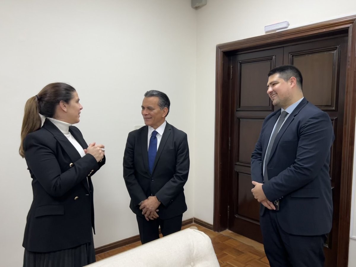 dinapipy's tweet photo. El director regional para América Latina y el Caribe de la Confederación Internacional de Sociedades de Autores y Compositores @CISACNews, @rafaelfarinas, visitó a la directora nacional @claudiafrancopy y conversaron sobre proyección de acciones y trabajos entre ambas entidades. https://t.co/0BugXtqgZF
