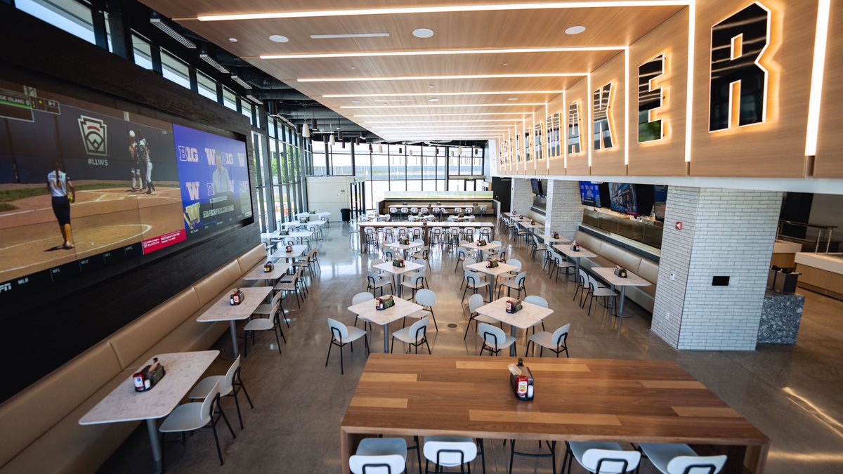 🍽️ Only the best for the Boilermakers!

Introducing the all-new $11 million Purdue Student-Athlete Dining Facility. 🤩

📸 gallery: boile.rs/FuelUp