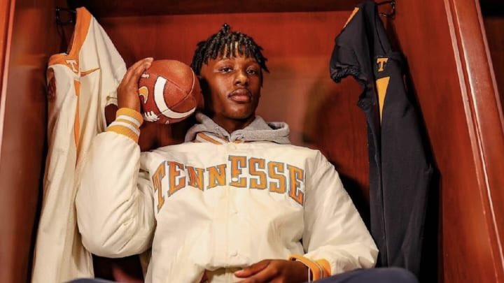 RGW_News's tweet photo. 5 ⭐️ QB Faizon Brandon had informed Coach Heupel &amp; the Tennessee staff that he will be committing to the Vols this Saturday.

Brandon is the #1 prospect in the country for the 2026 class. CJH landing him this early ensures Brandon will help recruit an all star roster around him. https://t.co/rcaFOFg57R