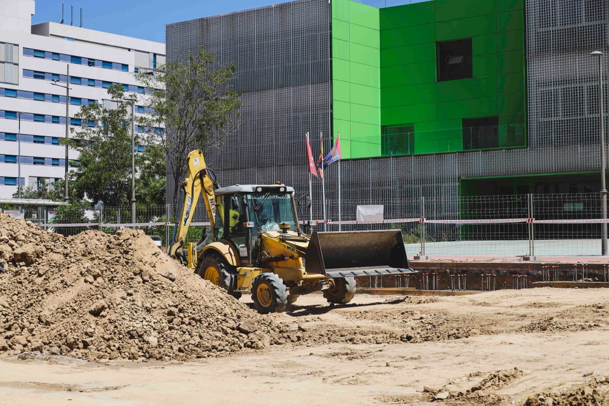 🏗️ Los trabajos de construcción del centro de salud del PAU-4 ya están en marcha y avanzan a buen ritmo. Las máquinas comenzaron a trabajar a pleno rendimiento hace semanas para hacer realidad una demanda histórica. Esta infraestructura sanitaria dará servicio a los más de 15.000