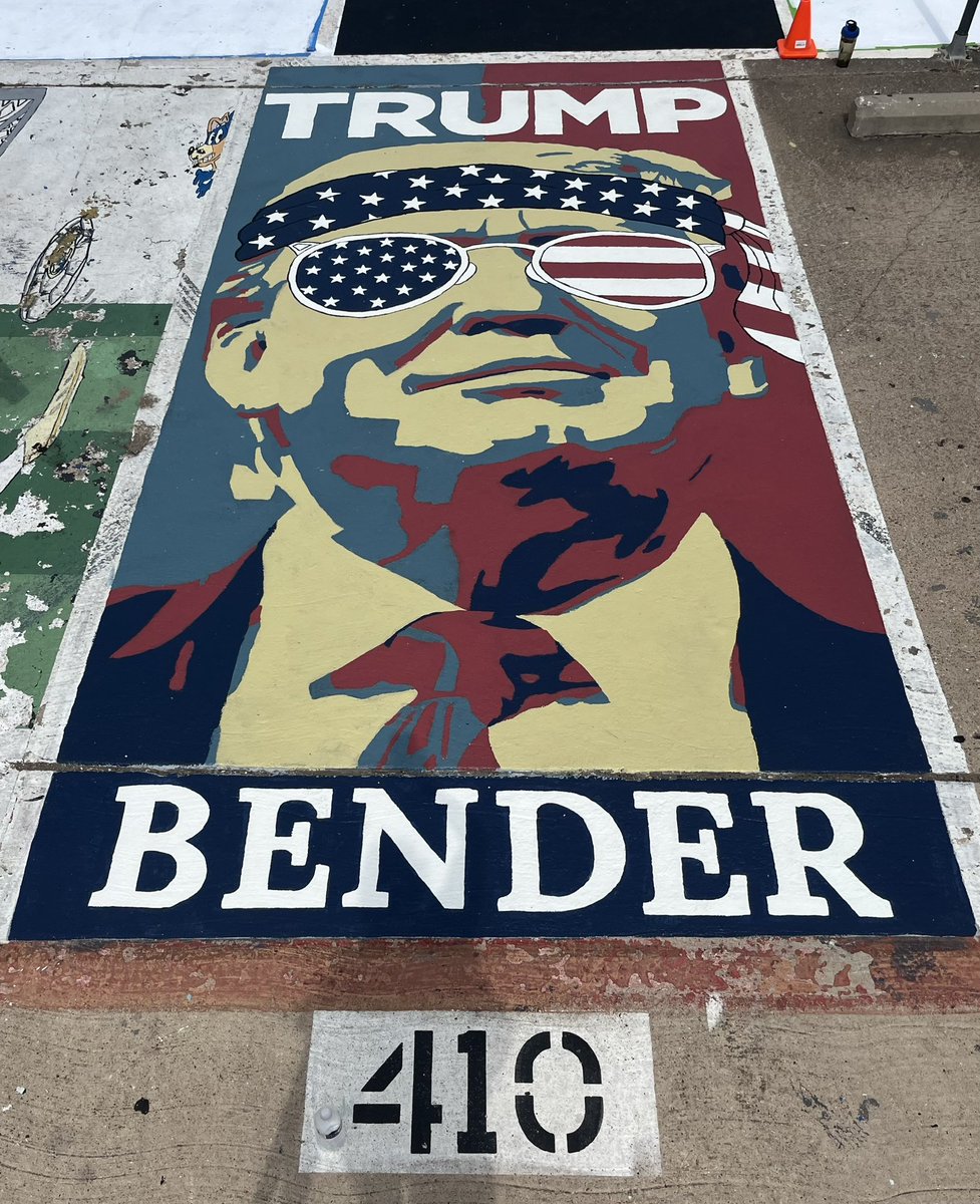JohnBen45775430's tweet photo. Currently considering about repainting my mural. https://t.co/YlCT4pHEmo