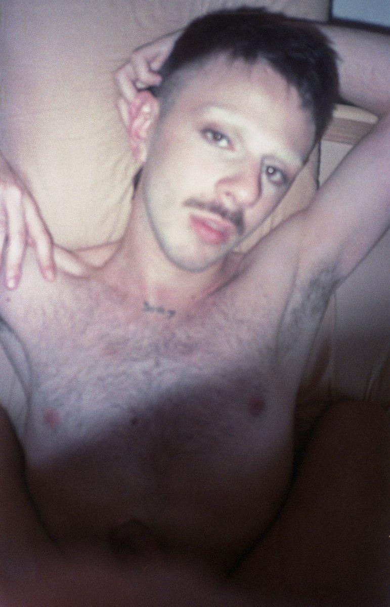 charlieheyheyya's tweet photo. ANALÓGICAS VI
Nikon Funtouch 5/ Rollo Kodak Proimage 100
Feat.: @_egox_xx @niccxlas @_frecklessboy @unpollofrito
El rollito es una gentileza de @lentepo https://t.co/6rynDnQQFY