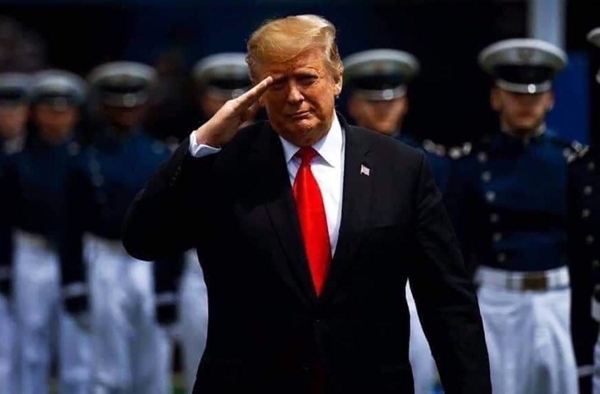PapiTrumpo's tweet photo. THE REAL COMMANDER IN CHIEF!!!😎🇺🇸 https://t.co/Fa4rv57GIl