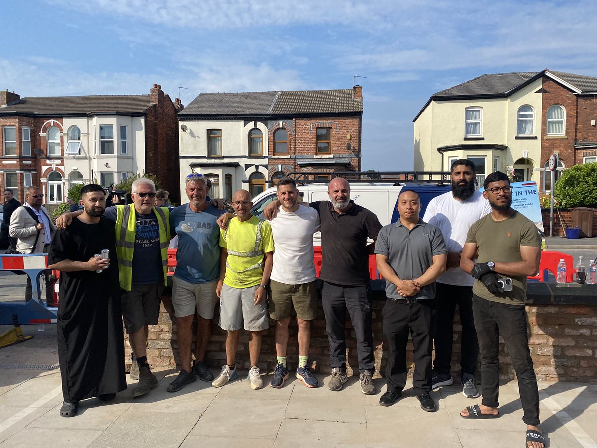 Tom George (@tomgeorgemen) on Twitter photo These are the lads from Kingswood Homes and Southport Mosque who’ve spent the afternoon working together to rebuild the wall. An amazing effort! <a href="/MENnewsdesk/">Manchester News MEN</a> These are the lads from Kingswood Homes and Southport Mosque who’ve spent the afternoon working together to rebuild the wall. An amazing effort! <a href="/MENnewsdesk/">Manchester News MEN</a>
