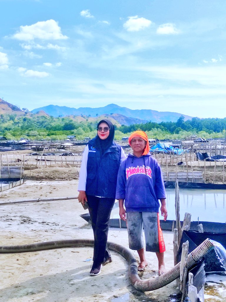 riatnichen's tweet photo. Senin,15/07/2024, Riatni A.H. Husen,S.Pi Luhkan Kab. Ende Melakukan listing dan updating data garam Tahun 2024 di Desa Wewaria dan Desa Magekapa
#GiatLuhkanSatminkalGONDOL #Ende #BijakMengelolahLaut @bppsdm_puslatkp @bppsdm_gondol @ditjenpkrl https://t.co/Sybc43vfHf