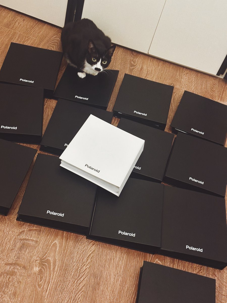 14本
每本160張
2240張寶利來人體作品
WANIMAL POLAROID
2024再拍一年
2025出新影集 https://t.co/1BSn6SSN1a