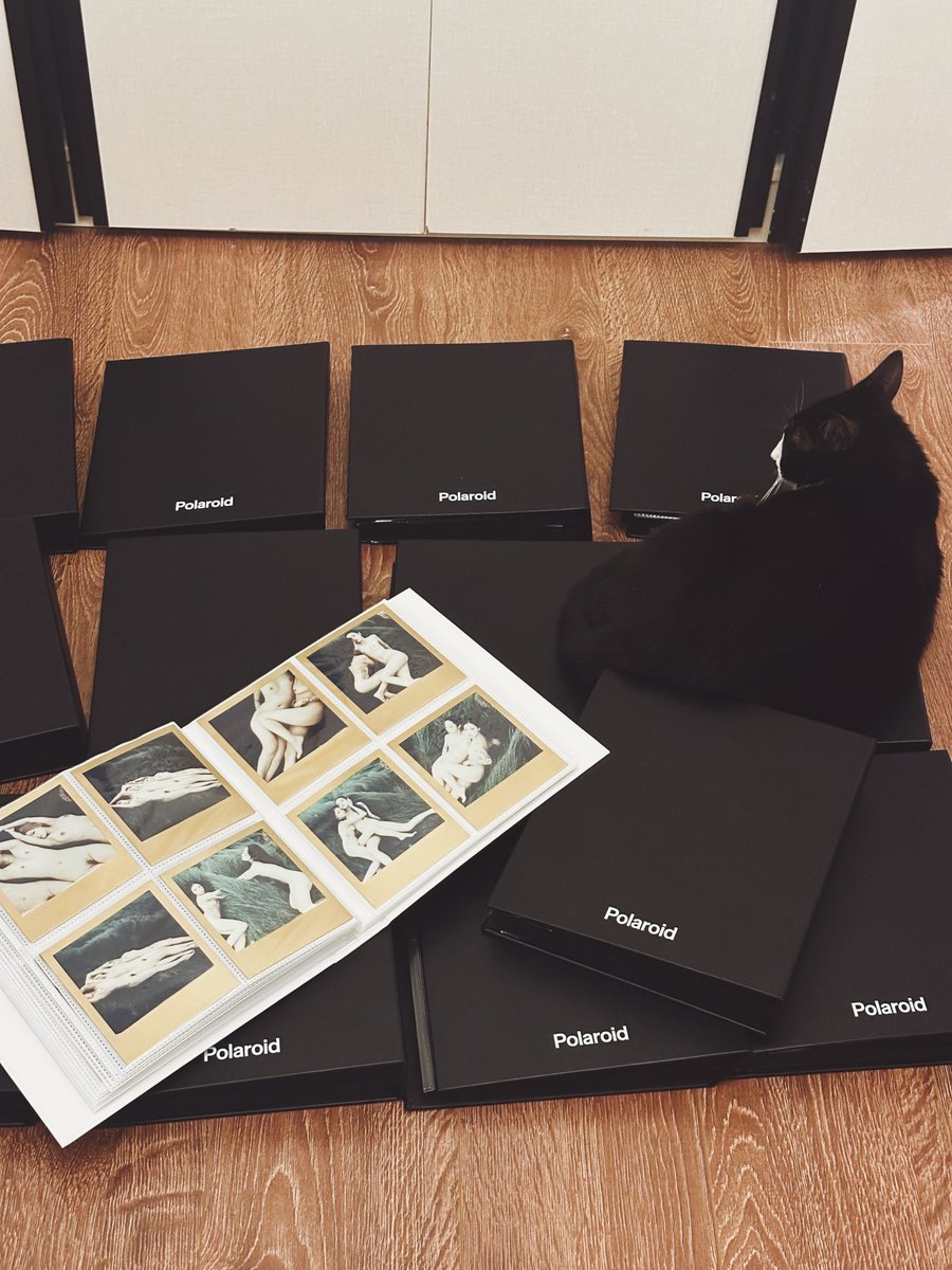 14本
每本160張
2240張寶利來人體作品
WANIMAL POLAROID
2024再拍一年
2025出新影集 https://t.co/1BSn6SSN1a