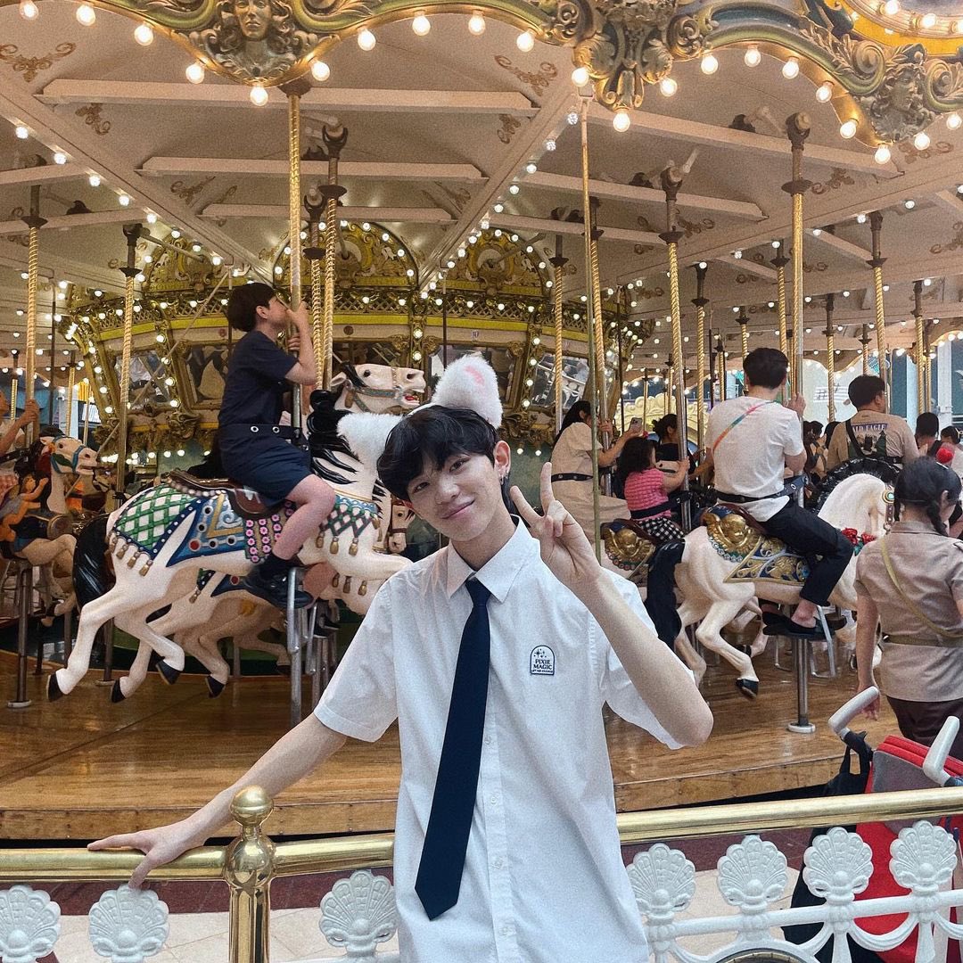 JoMinjaeGlobal's tweet photo. [📸] 240731 Minjae’s Instagram Update with Sion

Cuteness overload 🐶

#MAKEMATE1 #MA1 #메이크메이트원 #엠에이원 #JOMINJAE #조민재 #KIMSION https://t.co/3vGKoyfGiT