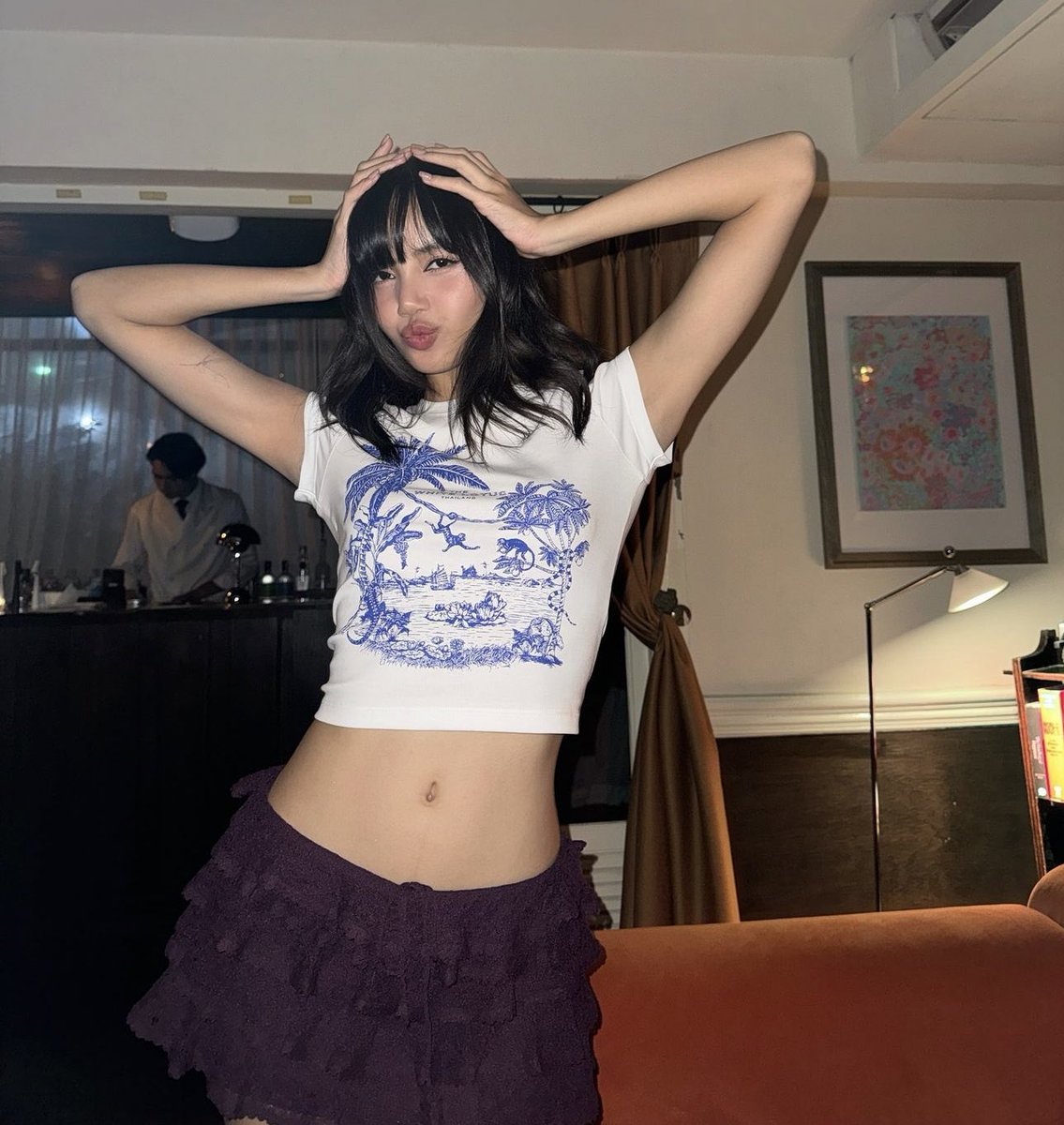 lalisahourIy's tweet photo. today’s news: BODY https://t.co/0yBXXNXG8h