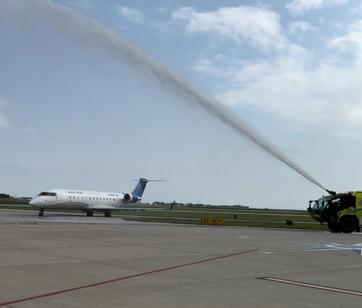 opstodd's tweet image. @united ✈️ celebrating 🎉🥳 with @SkyWestAirlines the grand opening of the new terminal @FlyMCW. Big shout out to Mr. DJ Tucker for being the very first customer to check in at the new facility! #wearerls @ChrisEarley78 @Jmass29Massey @jacquikey