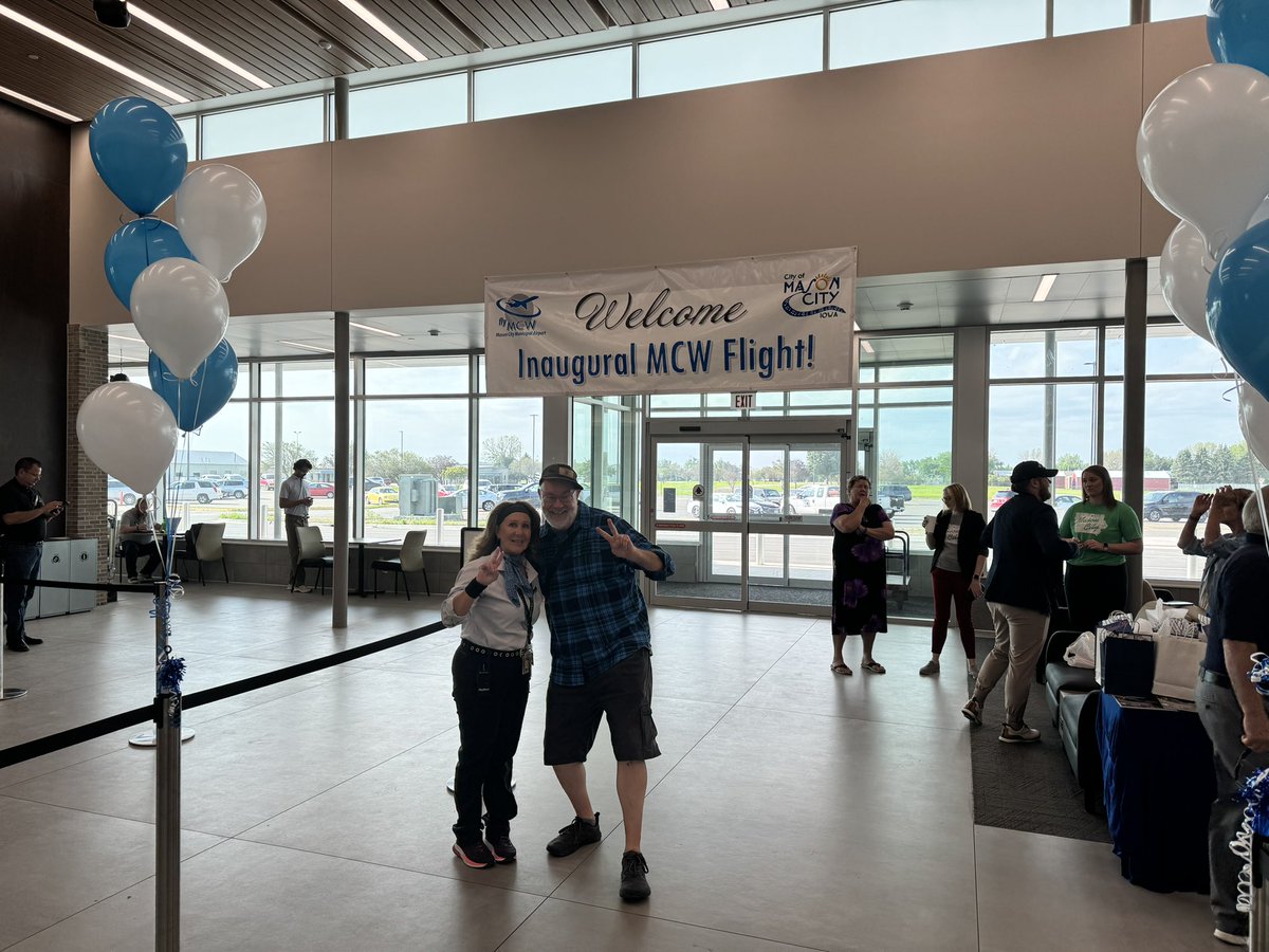 opstodd's tweet image. @united ✈️ celebrating 🎉🥳 with @SkyWestAirlines the grand opening of the new terminal @FlyMCW. Big shout out to Mr. DJ Tucker for being the very first customer to check in at the new facility! #wearerls @ChrisEarley78 @Jmass29Massey @jacquikey