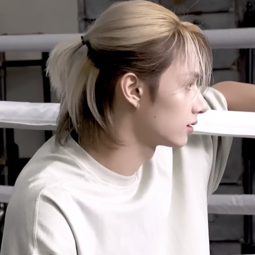 진짜 이 헤어들 사랑해
반만 탈색