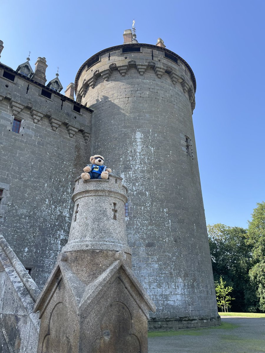 AltheBear3's tweet photo. Spent the day around Combourg today. Had a good look round the very impressive castle and then off to get lost in the maize maze. It was lots of fun but a bit hot! @villecombourg #combourg #labrinthedemaiscombourg #labrinthe #timetogetlost https://t.co/U3QUzFy7bJ