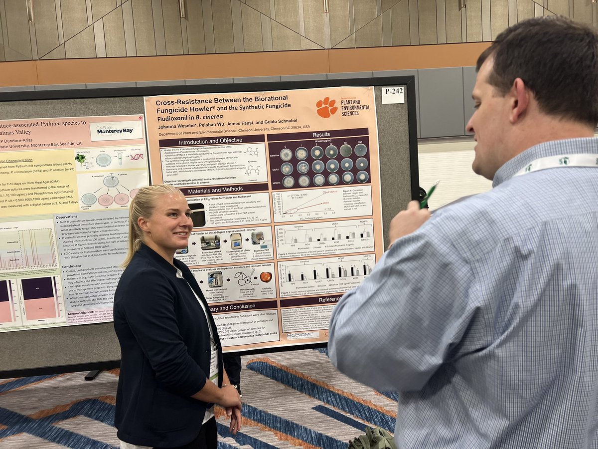 Wow that was fun !! 😃🤗
I had the honor to present my research at this year #APSPlantHealth2024 in Memphis on the big stage. As an invited speaker in a special session I talked about fungicide mixtures of synthetic and biological fungicides. In addition, I presented my poster.