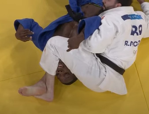 TheuBiaggi's tweet photo. @FranceJO2024 please referee. I was subdued in the fight, make me win before I faint. https://t.co/63c8DiKNY2