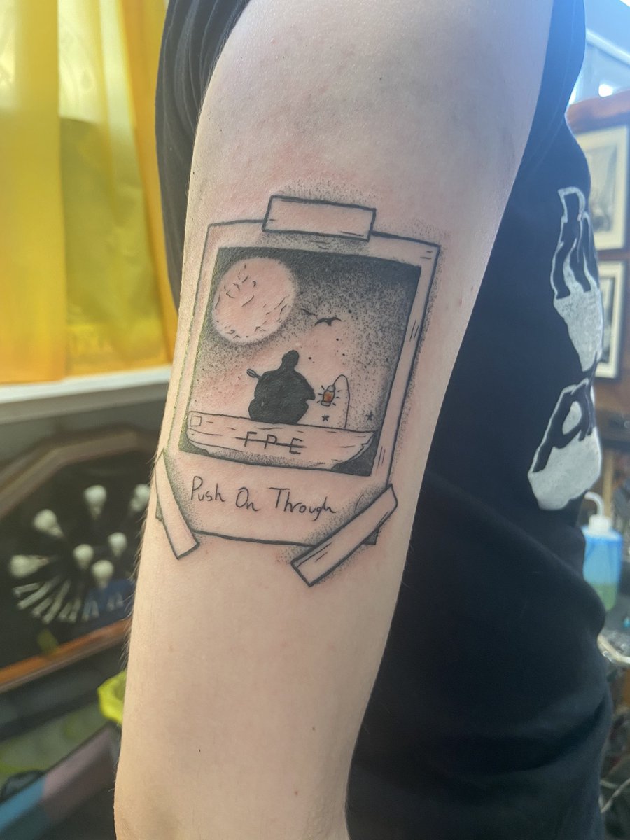 graciebrown21's tweet photo. Day 2 of getting @tylerrjoseph and @joshuadun to notice my new tattoo dedicated to them ❤️love this band with all my heart 

@twentyonepilots #twentyonepilots https://t.co/k5oad93EiO
