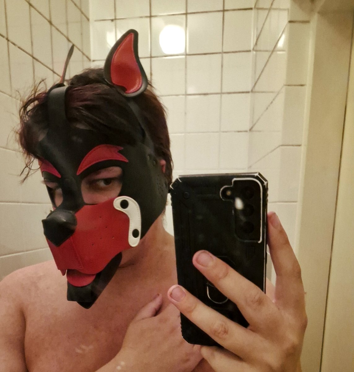wolfsky22_'s tweet photo. Happy puppy with my new mask
#pupplay #fetis #gay #boy https://t.co/hNzoSRsJKl