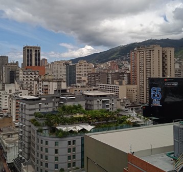 Edcruzideas's tweet photo. #arquitectura
Desde la terraza: vista panorámica de nuestra ciudad de Caracas; bello lugar, con una  magnífica y mágica montaña!
#Ciudad #Ávila #urbanismo #monumentos #ciudadcollage https://t.co/hKwowWRA4k