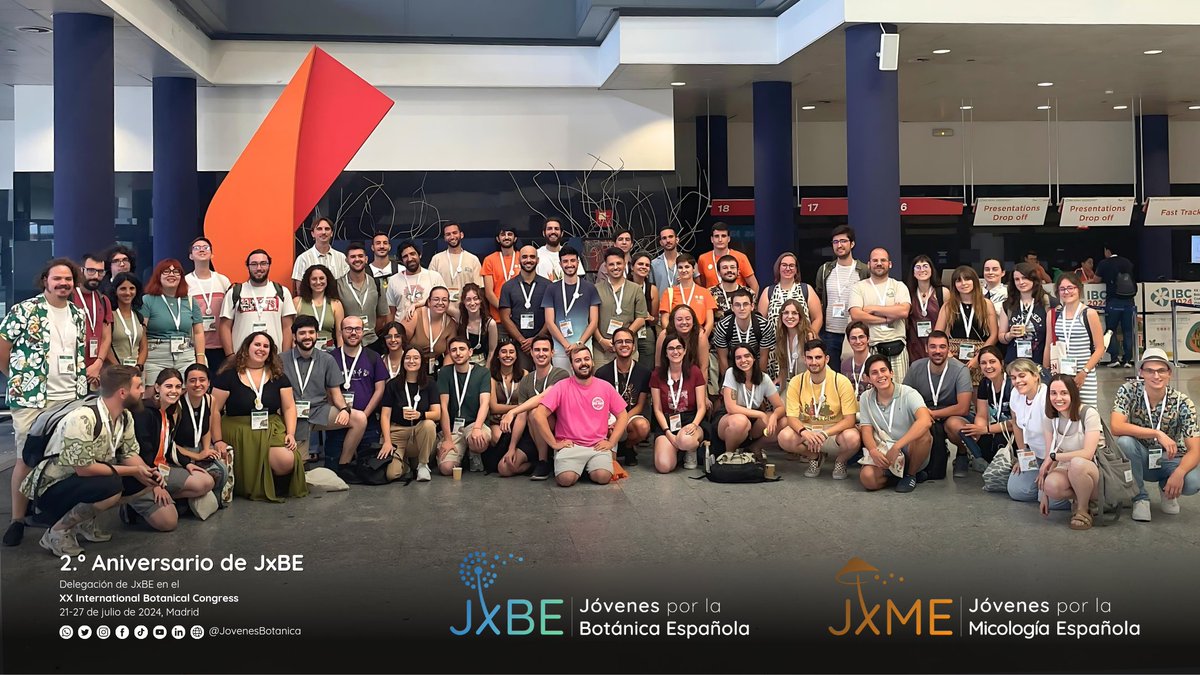 JovenesBotanica's tweet photo. 🌿🎉 ¡Feliz 2.º Aniversario! 🎉🌿

En dos años, #JxBE ha reunido a más de 350 socixs, de los cuales, un centenar estuvo presente en el #IBC2024.

¡Gracias por ser parte de esta gran comunidad! 💚

¡#SoplaLasCipselas con nosotrxs! 🎂

#JxBEAniversario #JóvenesPorLaBotánica https://t.co/hPRByTulBN