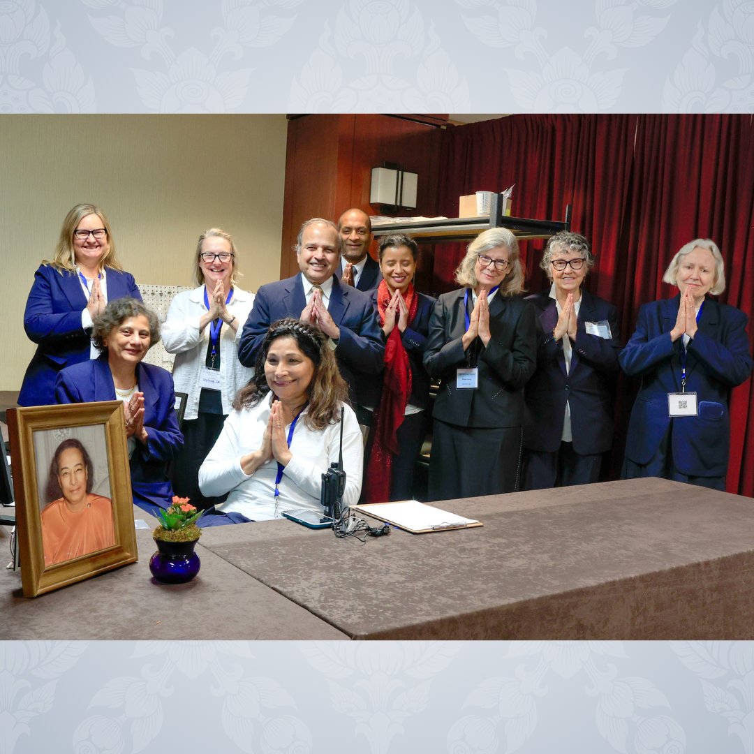 srfyogananda's tweet photo. We are happy to share more photos from the Self-Realization Fellowship 2024 World Convocation! Thousands of spiritual seekers attended online, at gatherings around the world, and in Los Angeles. We hope you enjoy these photos taken at the Convocation events.
#SRFConvocation https://t.co/uhrrfTXNIH